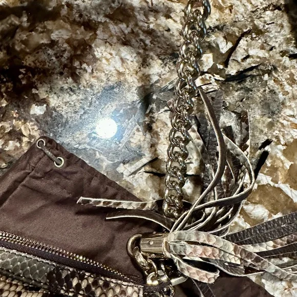 Gucci Python Pattern Shoulder Bag - Picture 4 of 7